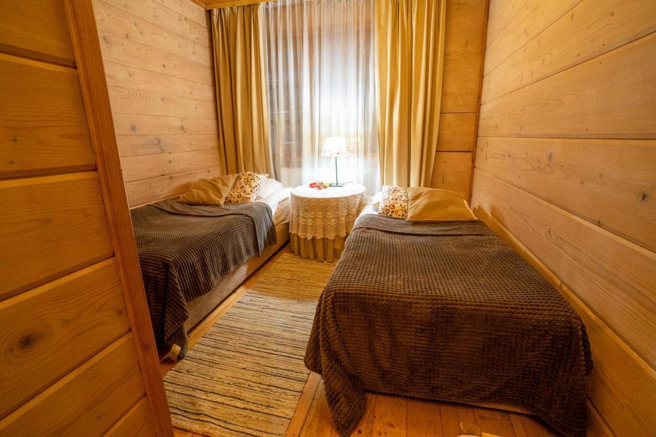 Gosciniec Debowa Gazdowka Bed and Breakfast Ustrzyki Dolne Eksteriør billede