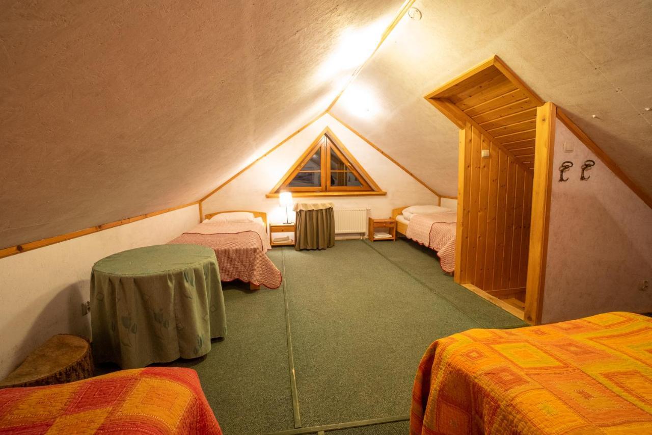 Gosciniec Debowa Gazdowka Bed and Breakfast Ustrzyki Dolne Eksteriør billede