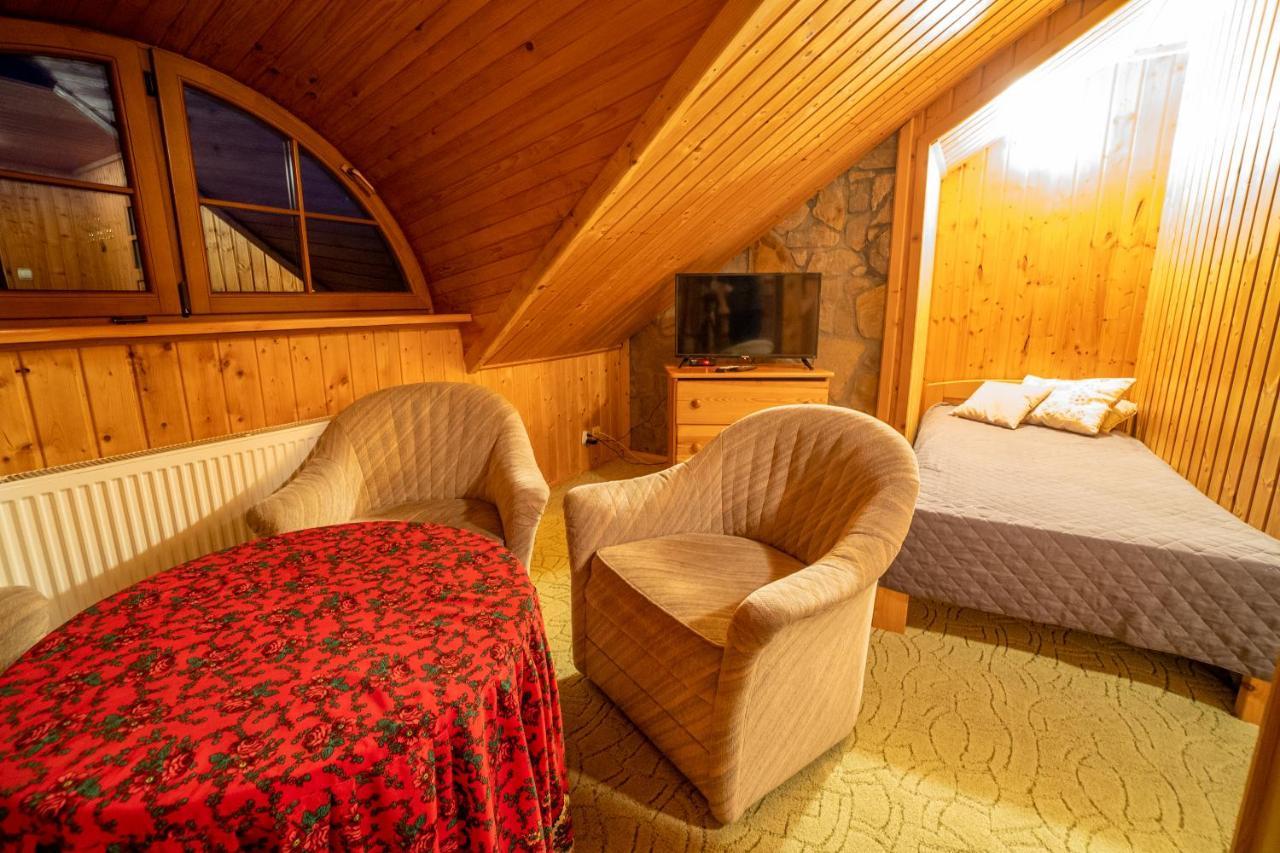 Gosciniec Debowa Gazdowka Bed and Breakfast Ustrzyki Dolne Eksteriør billede
