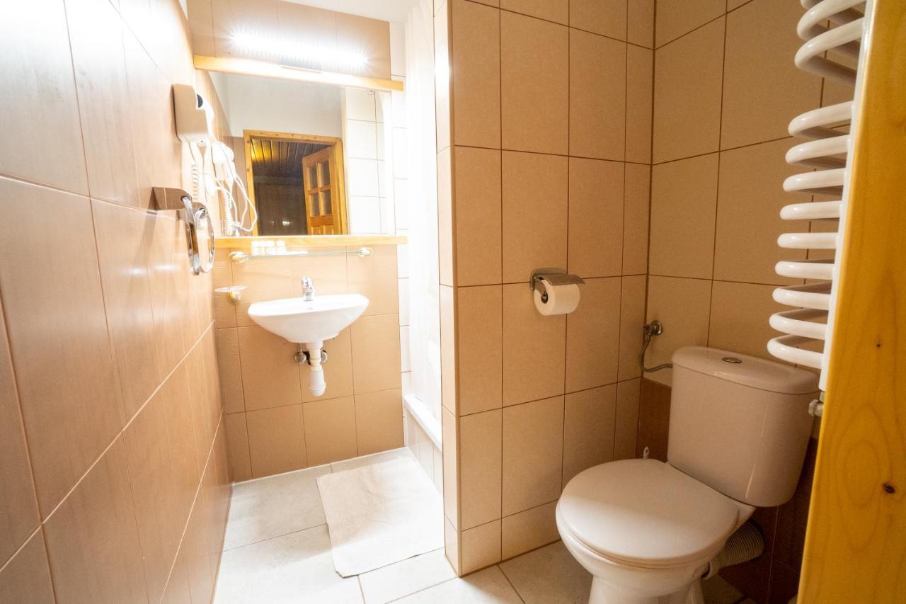 Gosciniec Debowa Gazdowka Bed and Breakfast Ustrzyki Dolne Eksteriør billede