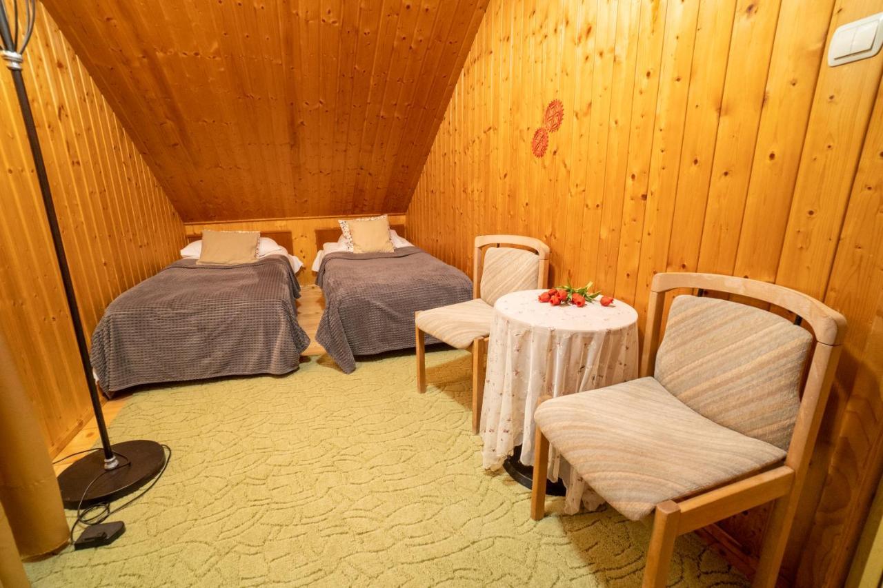 Gosciniec Debowa Gazdowka Bed and Breakfast Ustrzyki Dolne Eksteriør billede